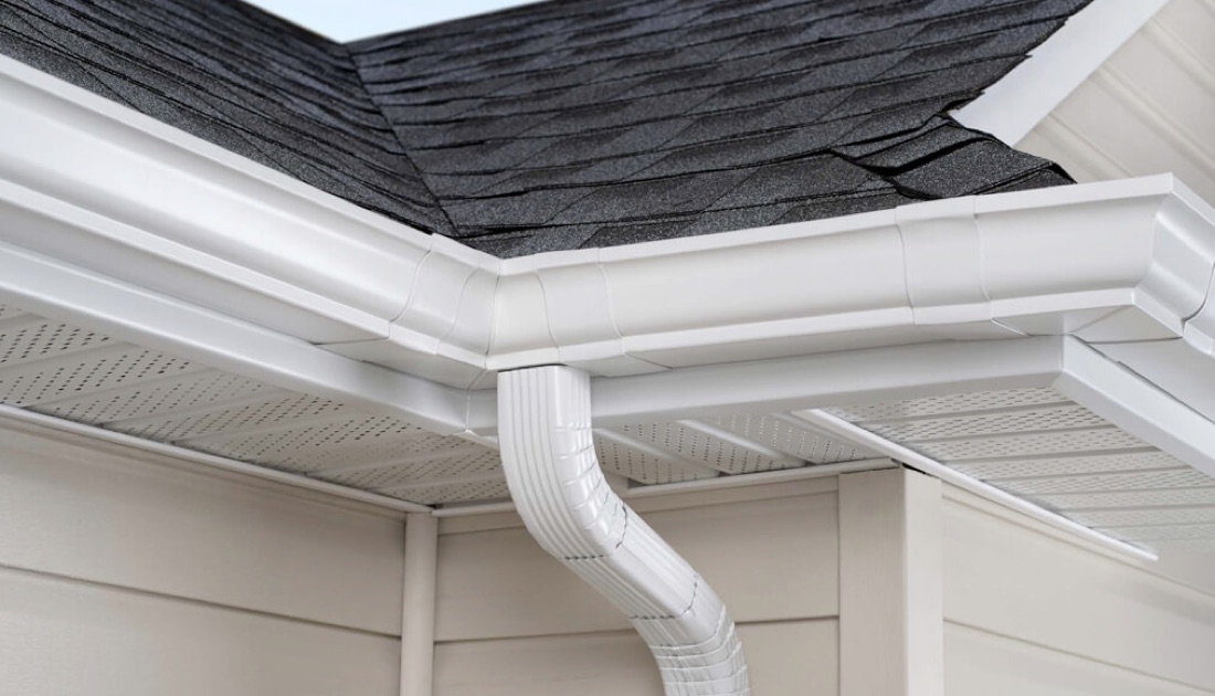 Seamless gutters and downspout on a Ponte Vedra Beach home (32082)